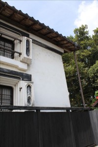 白壁土蔵が特徴の村上市の寺社。