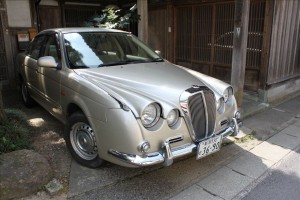 これはMITSUOKAの車？